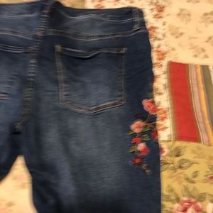 Mossimo Supply Co. Jeans - High rise embroidered jegging Mossimo Supply Co. Jeans - High rise embroidered jegging